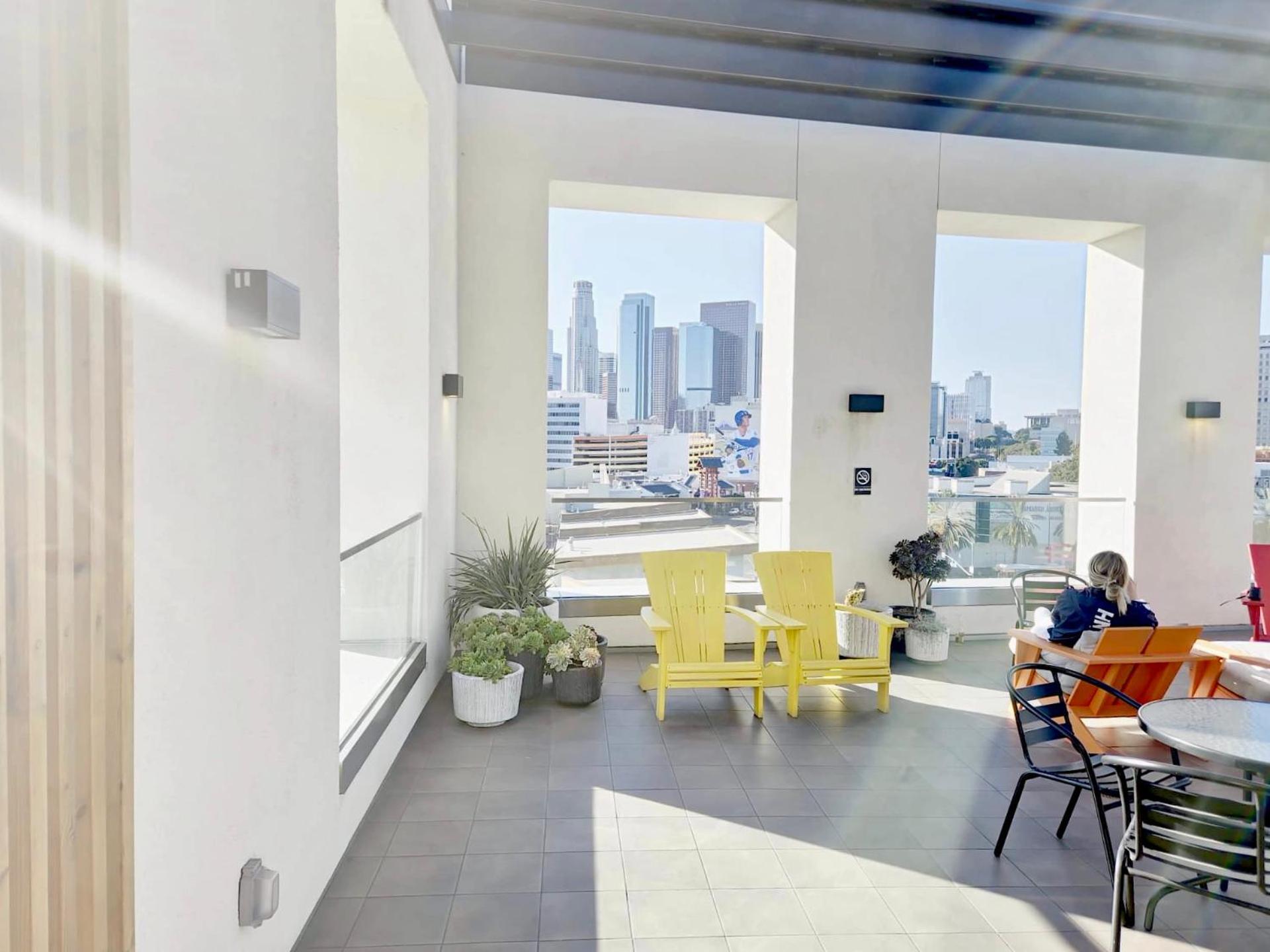 Aparthotel Stylish Downtown Escape With Rooftop Views *