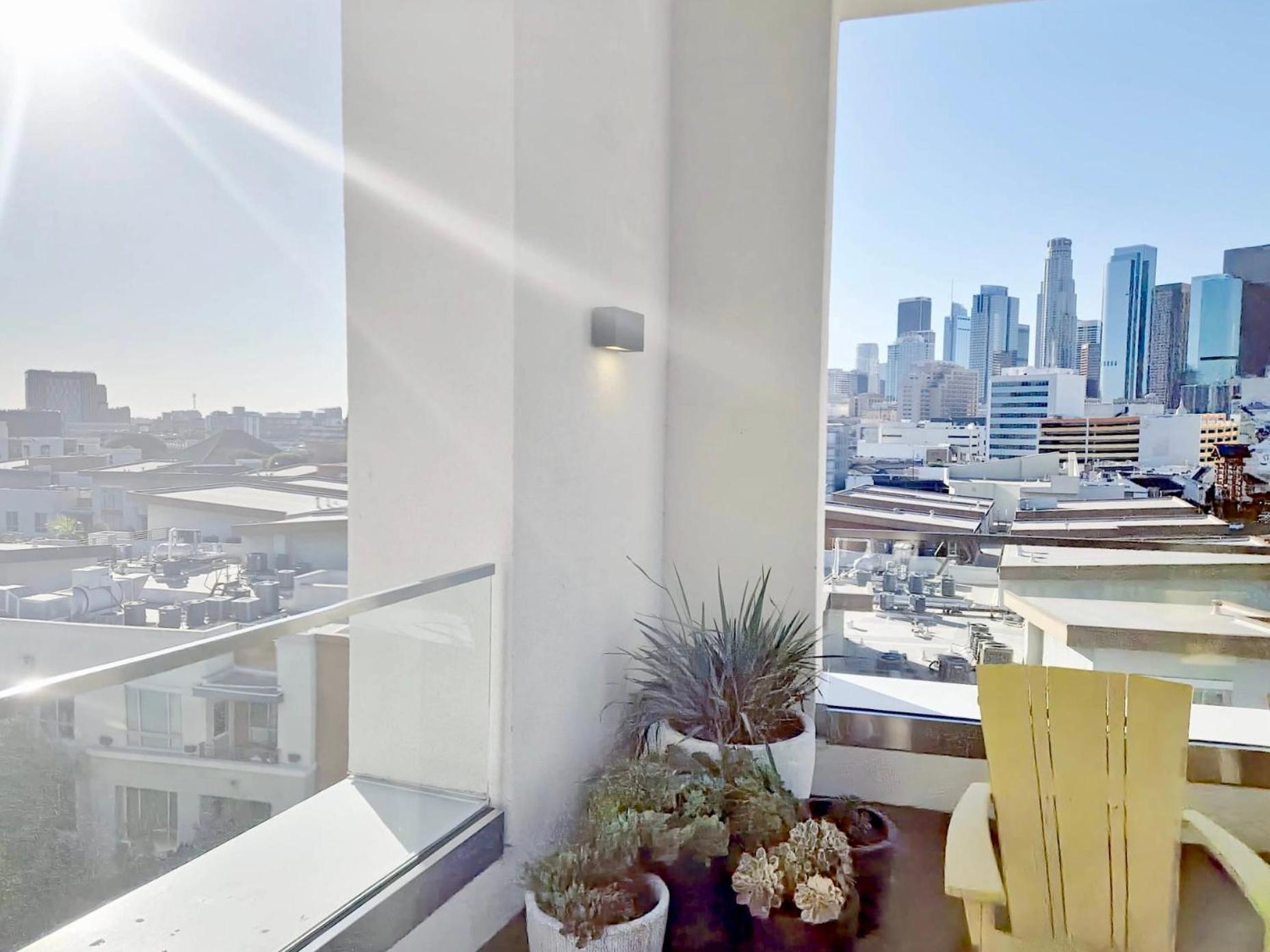 Stylish Downtown Escape With Rooftop Views Los Angeles
