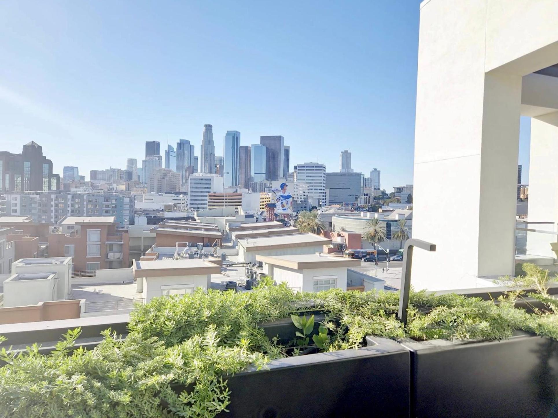 Aparthotel Stylish Downtown Escape With Rooftop Views *