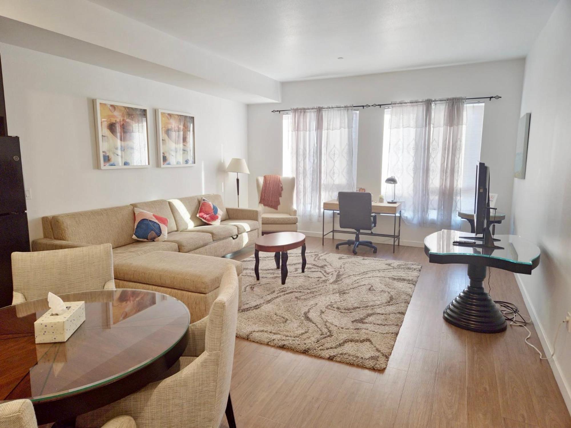 Stylish Downtown Escape With Rooftop Views Aparthotel