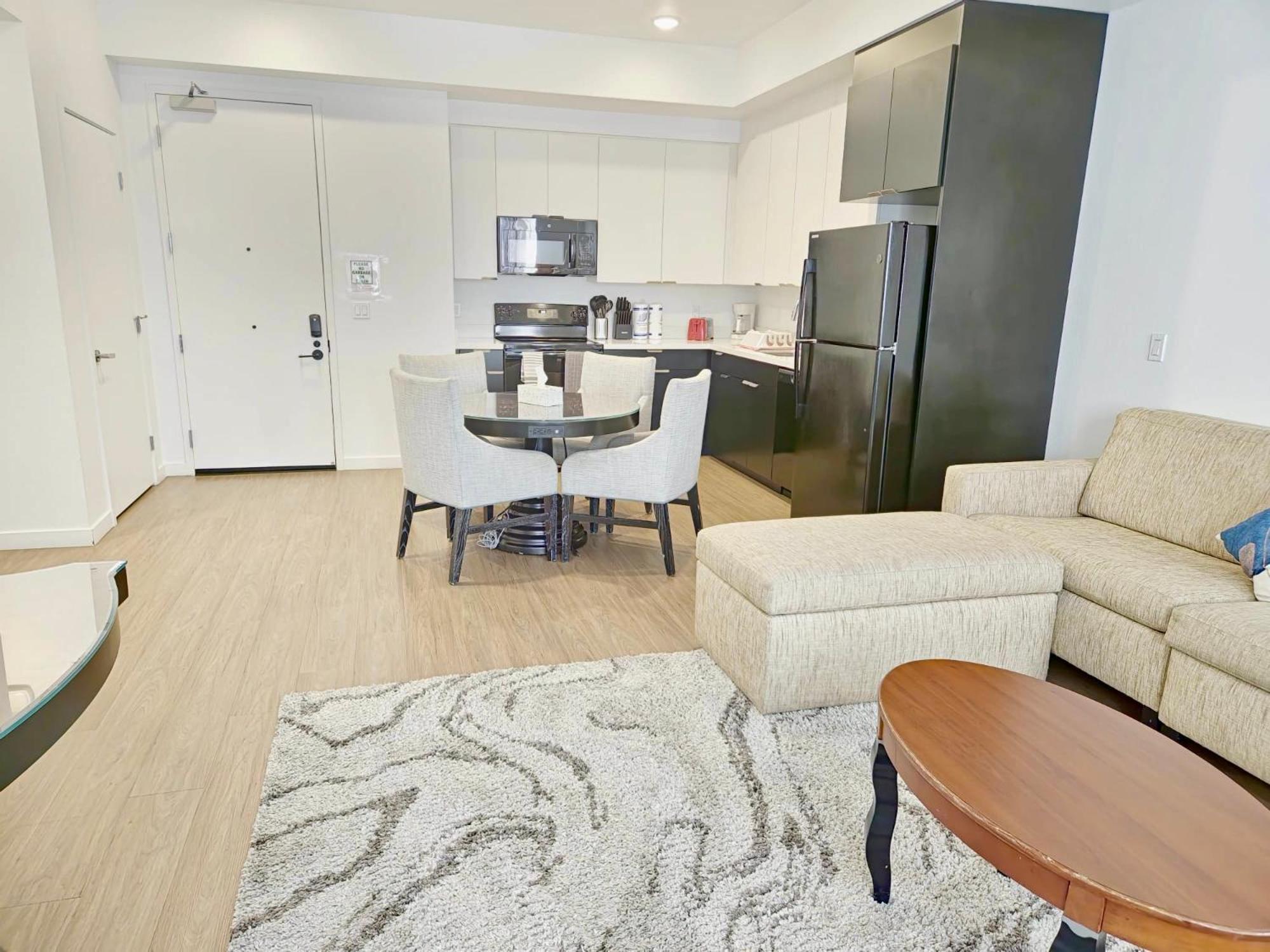 Stylish Downtown Escape With Rooftop Views Los Angeles
