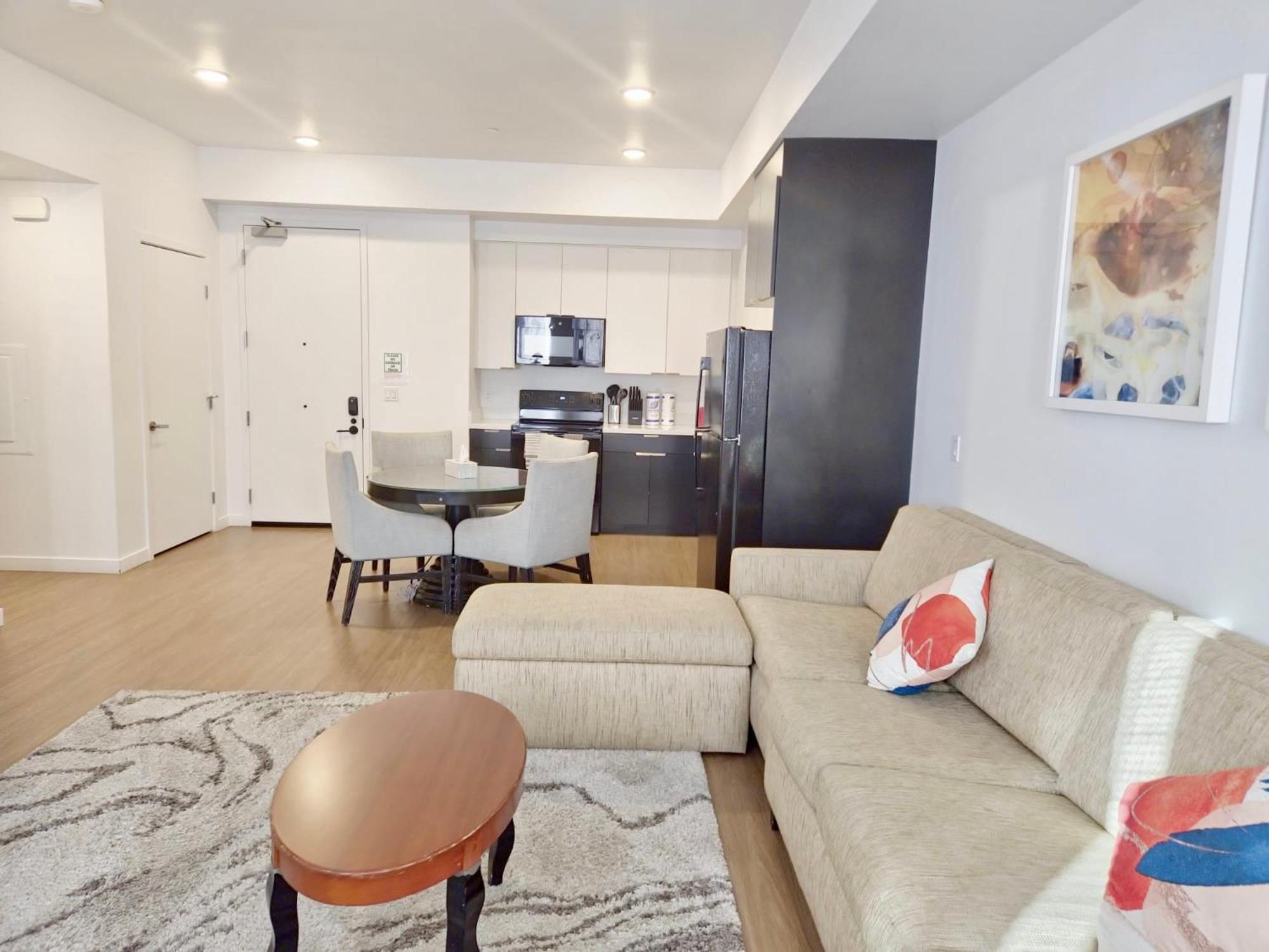 Aparthotel Stylish Downtown Escape With Rooftop Views